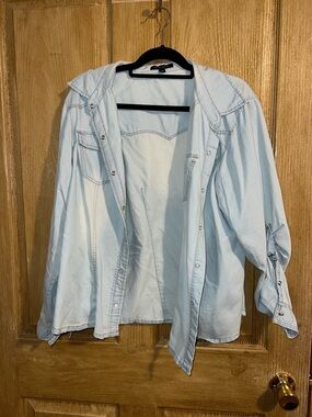New Look Light Blue Denim Shacket. Size
2X